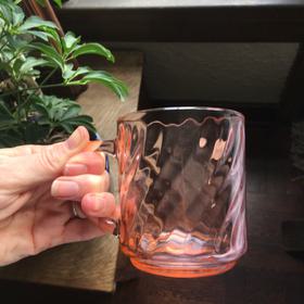 Glass swirl mug