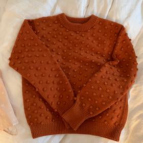 Crewneck popcorn sweater in Marigold