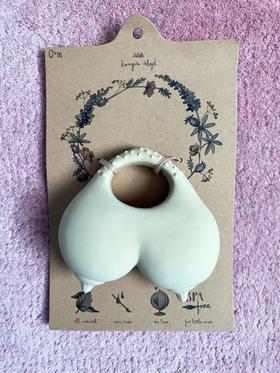 Babs teether in creamy white
