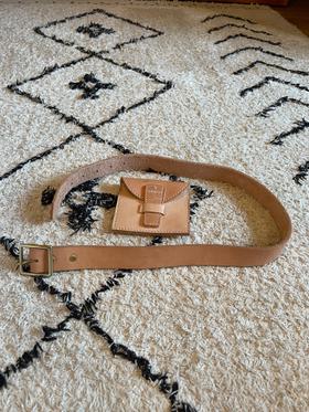 Simple Belt with small sac