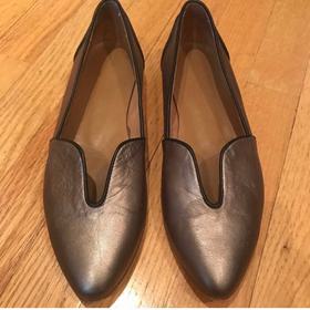 Leather flats in pewter sz 7.5 / 38