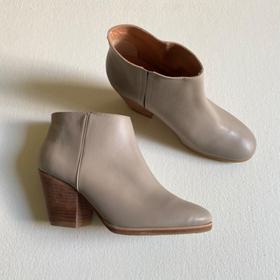 Ankle booties in taupe