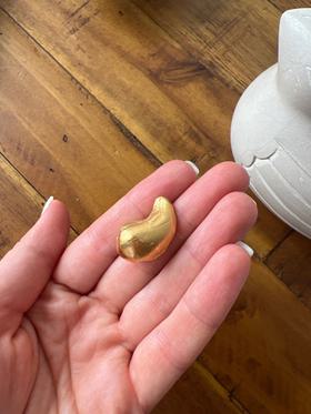 Clip-on Mono Earring In Gold