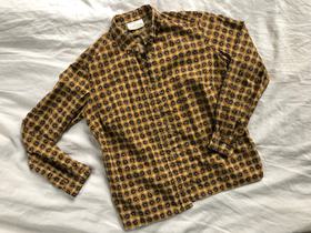 Fitted cotton button-down