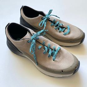 Caprine low suede hiking shoe