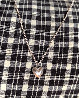 Tiny puffy heart necklace