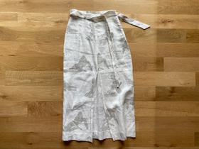 Figure Study Linen Skirt