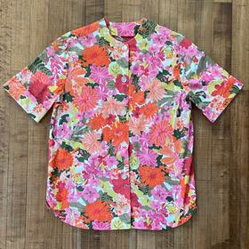 s/s floral button-down blouse