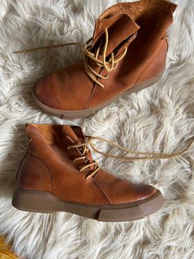 Leather lace up boot