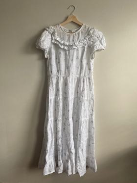 Mala Dress in Embroidered Salt