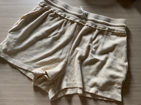 Ribbed shorts with pocket