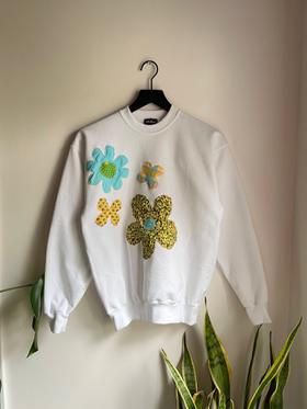 Floral appliqué sweatshirt