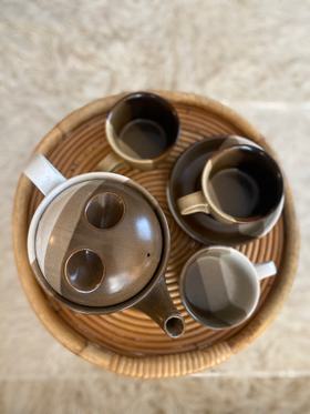 Tea/Coffee Pot, Cup + Saucers