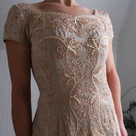 Gorgeous 50s intricate silk wiggle dress