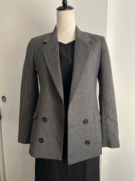 Minimalist classic blazer