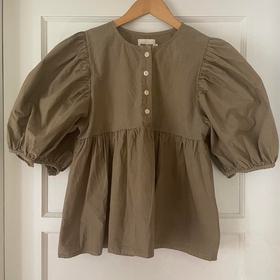 Day blouse in sage
