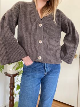 Grey cropped sweater with fun sleeves