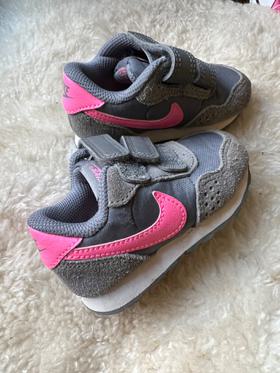 Baby Swoosh Velcro Shoes US 5C