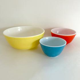 vintage 50s PYREX nested mixing bowl set