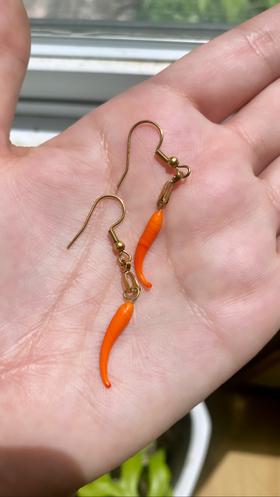 Glass carrot earrings