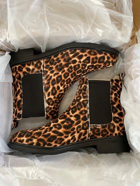 Leopard print Arlo boots