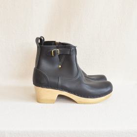 5" buckle boot on mid heel in black
