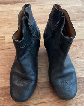 Decker boot black leather