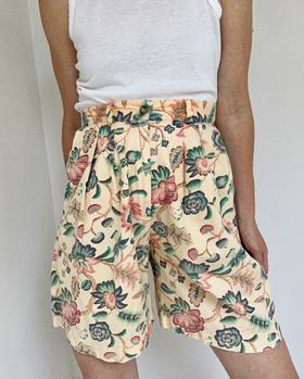 Epic 80s floral pleat front mom shorts