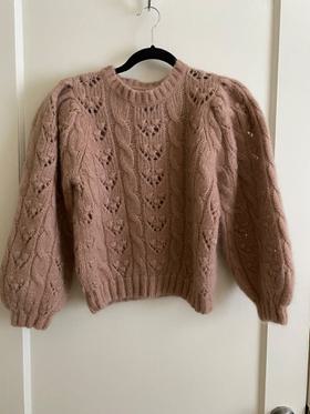 Tudor sweater