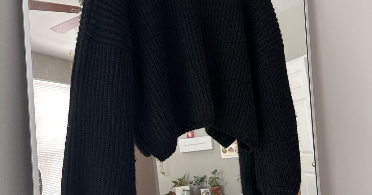 First Rite Alpaca crop crew sweater (S) | Used,… | Noihsaf Bazaar