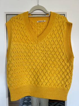 Honeycomb vest in Mango