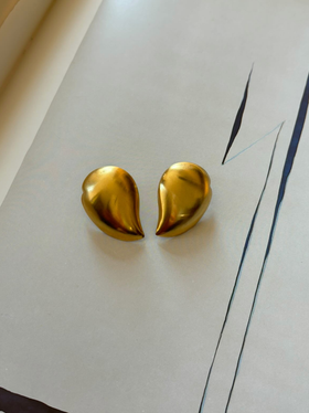 Gold comma earrings