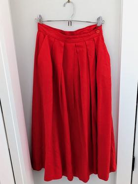 Red Pleat Skirt w Pockets